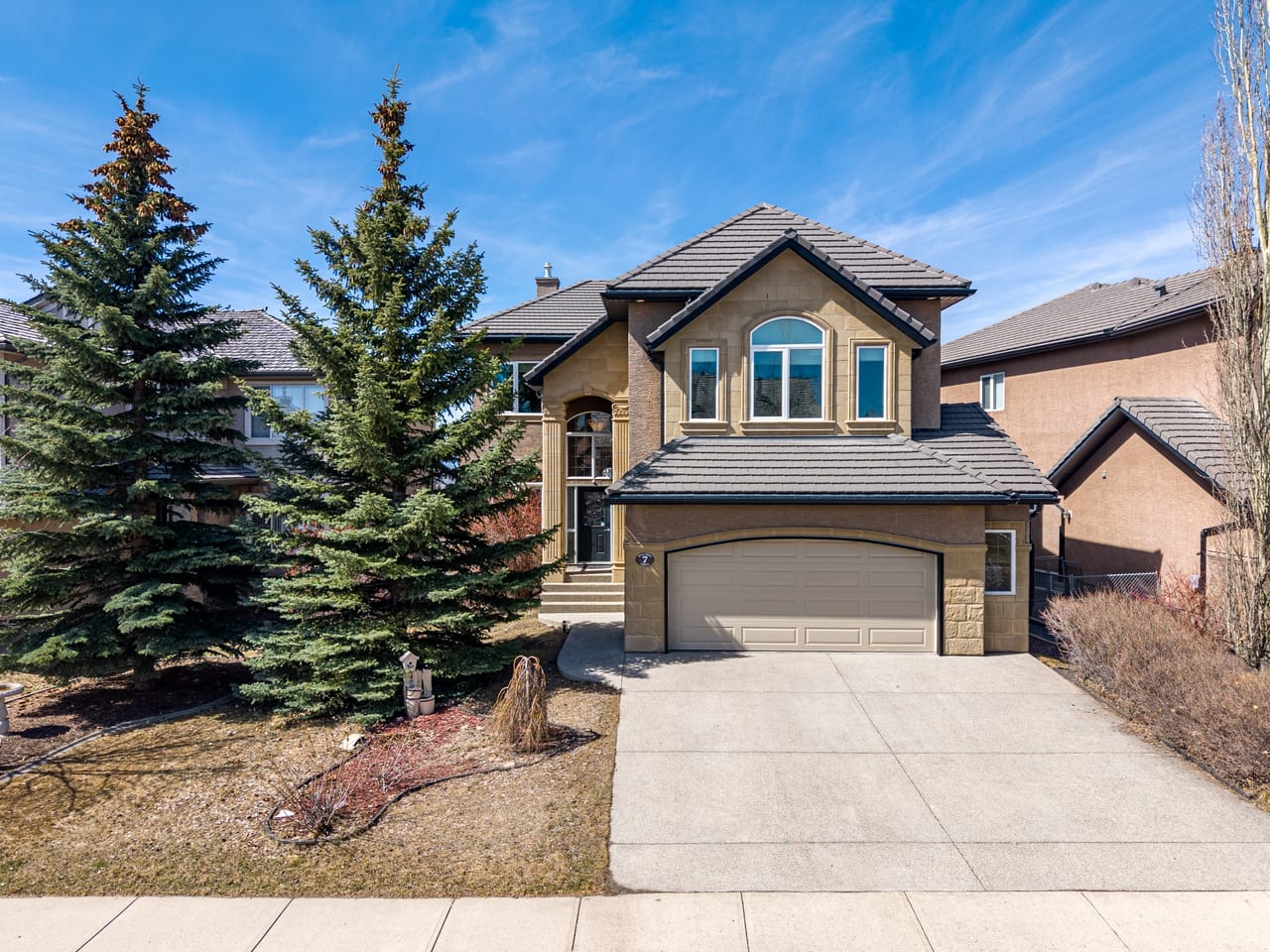 Daytime-photo-of-a-house-in-NW-Calgary-Photos-4-Real-Estate.jpg